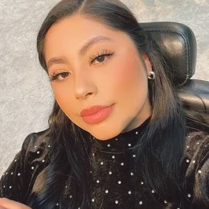 Meet your Posher, Selene